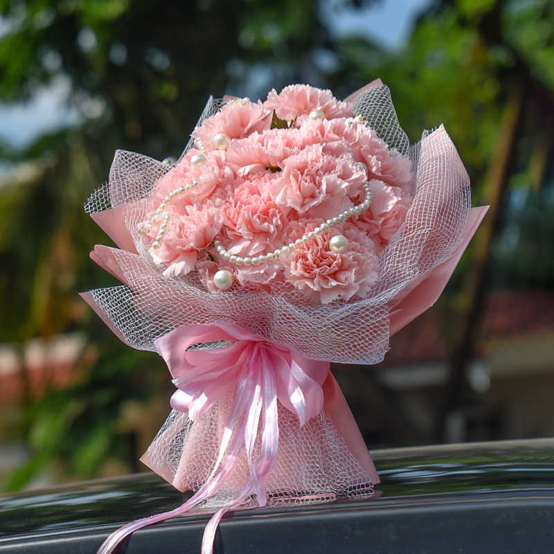 How to write the congratulatory message on the Denton Bank opening flower basket?